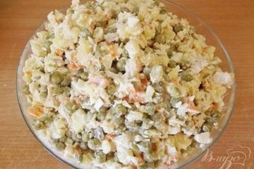фото рецепта Оливье из курицы с луком