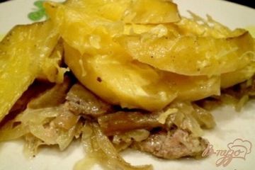фото рецепта Картофель с мясом и грибами запеченный под сыром