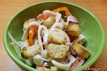фото рецепта Салат с кальмаром и овощами