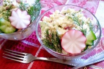 фото рецепта Овощной салат с копченым сыром