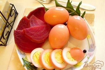 фото рецепта Маринованные яйца со свеклой