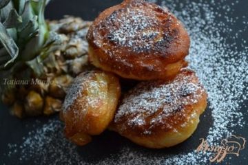 фото рецепта Дрожжевые пончики с кусочками ананаса