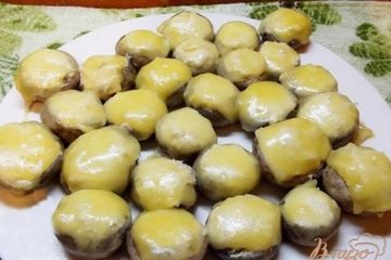 фото рецепта Шампиньоны фаршированные курицей