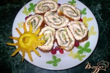 фото рецепта Блины с творогом и киви в рулетиках