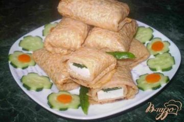 фото рецепта Блины с сыром и соленым огурцом