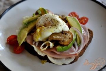 фото рецепта Яйца пашот с ветчиной и грибами