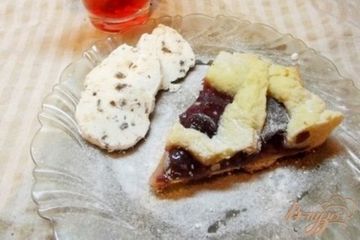 фото рецепта Пирог с консервированными фруктами и мороженным