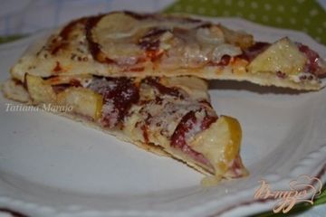 фото рецепта Пицца с  бастурмой и яблоком