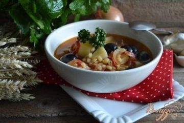 фото рецепта Густой суп с перловкой и маслинами