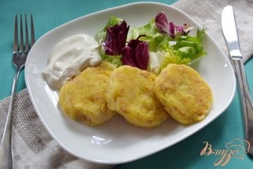 фото рецепта Картофельные котлеты с ветчиной в кукурузной панировке