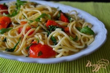 фото рецепта Спагетти с томатами и рукколой