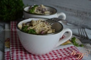 фото рецепта Салат с копчеными рыбными консервами