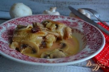 фото рецепта Куриные бедрышки с грибами в белом вине
