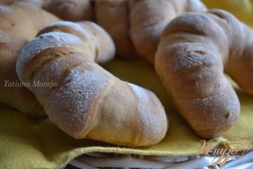 фото рецепта Рогалики из сдобного теста с абрикосовой начинкой