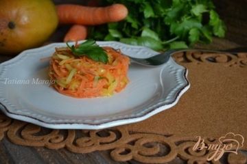фото рецепта Салат с морковью и манго