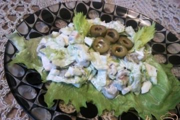 фото рецепта Салат с курицей и оливками