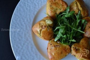 фото рецепта Закусочные кексики с сыром и ветчиной