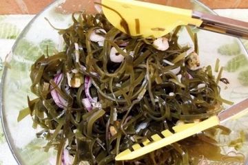 фото рецепта Салат из ламинарии с морепродуктами