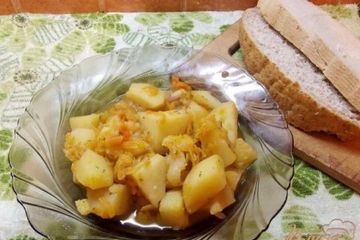 фото рецепта Рассыпчатый картофель с томатом на свином сале