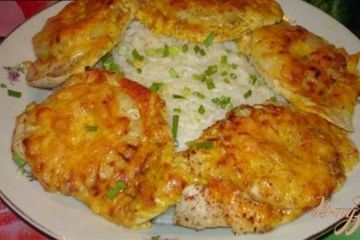 фото рецепта Куриные отбивные с ананасом под сырной шубкой
