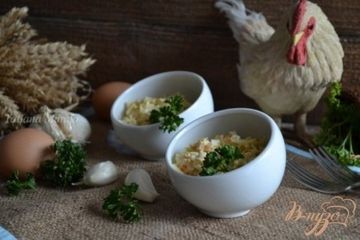 фото рецепта Яичный, пикантный  салат с крабовыми палочками