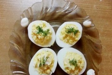 фото рецепта Украинская закуска из яиц с салом и чесноком