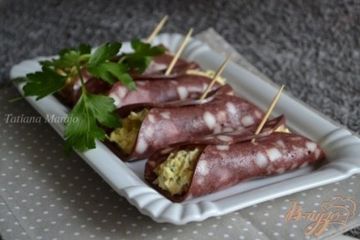 фото рецепта Закусочные рулетики из колбасной нарезки