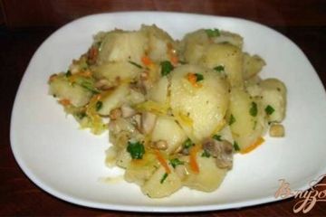 фото рецепта Тушеный картофель с луком пореем и грибами