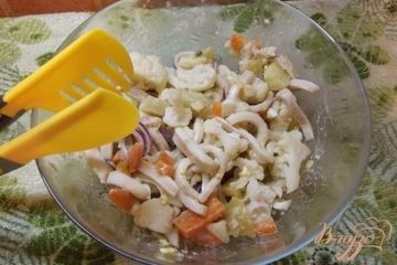 фото рецепта Овощной салат с кальмаром