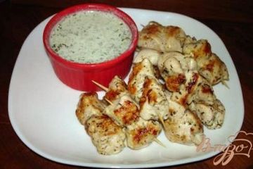 фото рецепта Маринованная курица на гриле с огуречным соусом