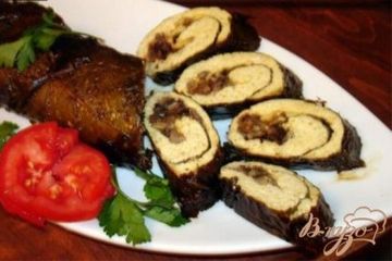 фото рецепта Куриный рулет с карри, сыром и грибами, завернутый в виноградные листья