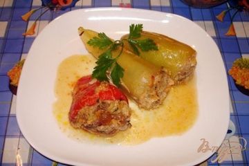 фото рецепта Перчики фаршированные мясом, орехом, изюмом и овощами