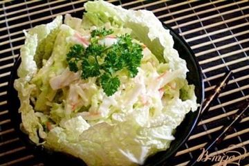 фото рецепта Салат из пекинской капусты и крабовых палочек