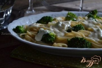 фото рецепта Спагетти с брокколи и чесночным соусом