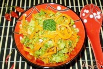 фото рецепта Салат из брокколи и моркови по-корейски