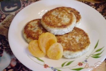 фото рецепта Сырники с маком и курагой