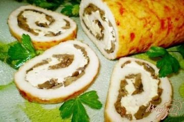 фото рецепта Рулет мясной с грибами, сыром и каперсами