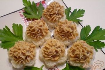 фото рецепта Печеночная закуска на хлебных цветочках