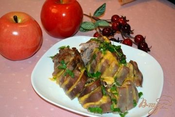 фото рецепта Язык свиной запеченый со специями, чесноком и сыром
