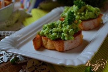 фото рецепта Бутербродики с зеленым горошком и рикоттой