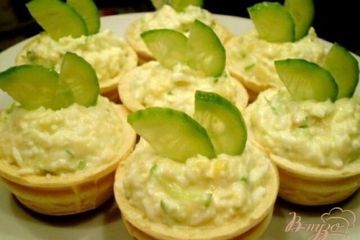 фото рецепта Корзинки с мясом криля и огурчиком