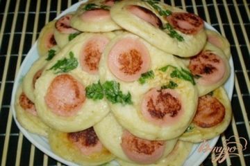 фото рецепта Оладьи с сосисками и зеленью