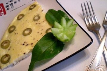 фото рецепта Омлет на сливках с зелеными оливками