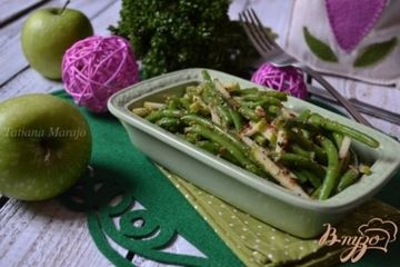 фото рецепта Салат из стручковой фасоли с яблоком