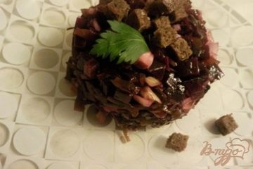 фото рецепта Салат из морской капусты и свеклы