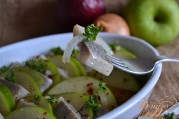 фото рецепта Закуска из сельди с яблоком
