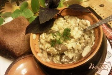 фото рецепта Перловая каша в горшочках с сыроежками и печенью