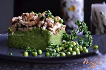 фото рецепта Куриное мясо с пюре из зеленого горошка