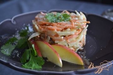 фото рецепта Салат из сельдерея, моркови и грибов