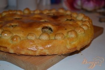фото рецепта Пирог с копченой курятиной, имбирем и ананасом